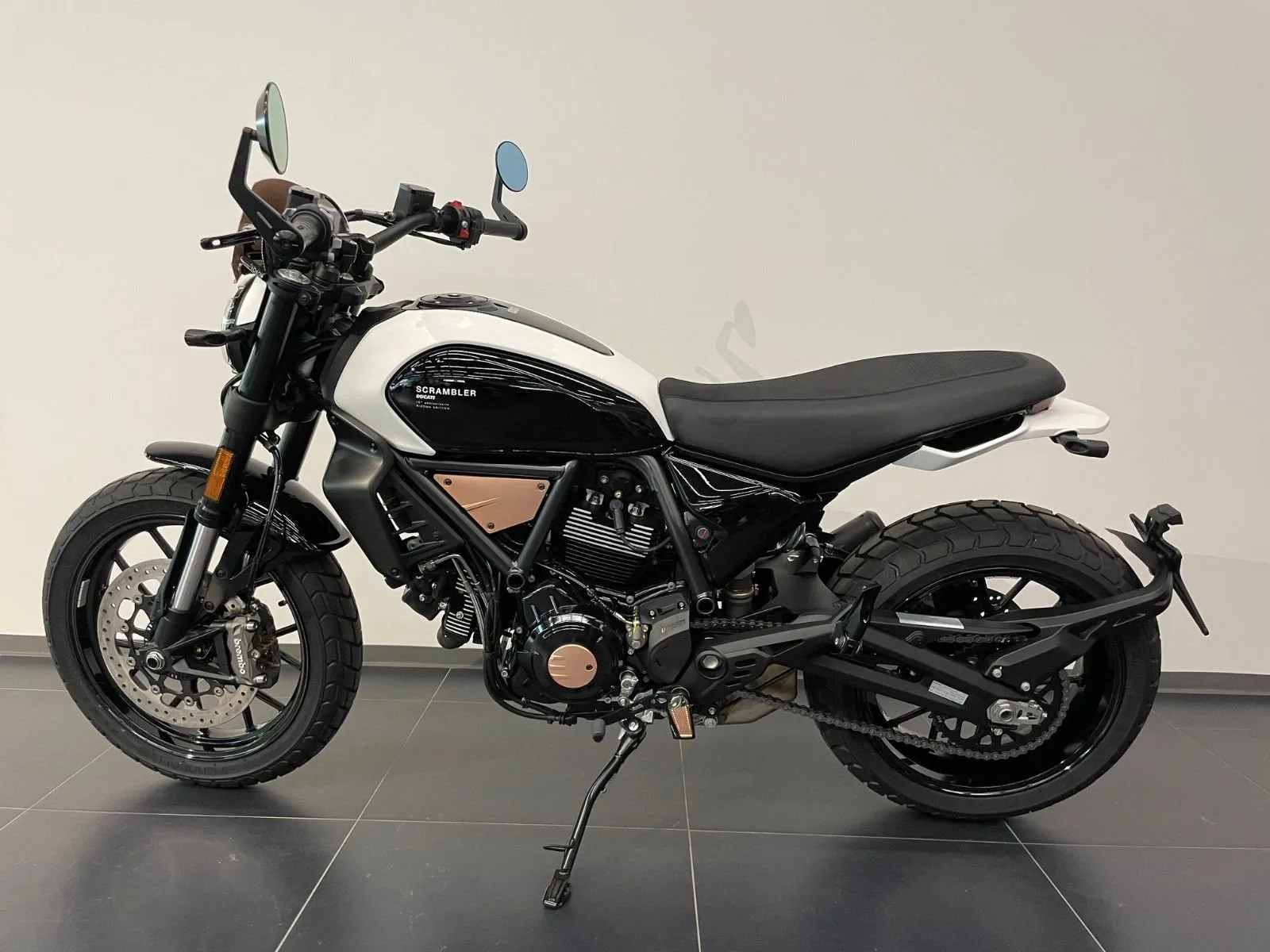 Ducati Scrambler 10° Anniversario Rizoma Edition