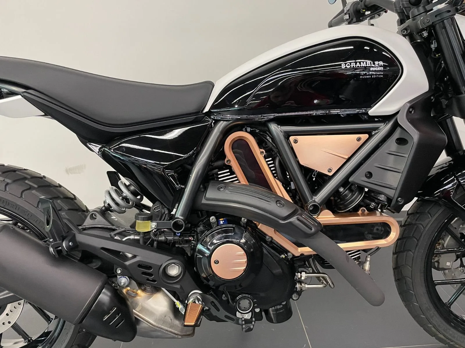Ducati Scrambler 10° Anniversario Rizoma Edition