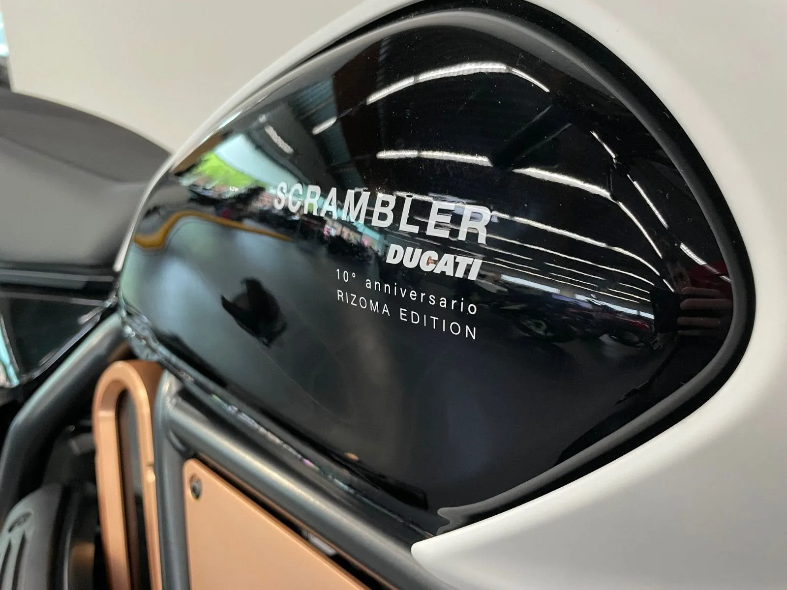 Ducati Scrambler 10° Anniversario Rizoma Edition