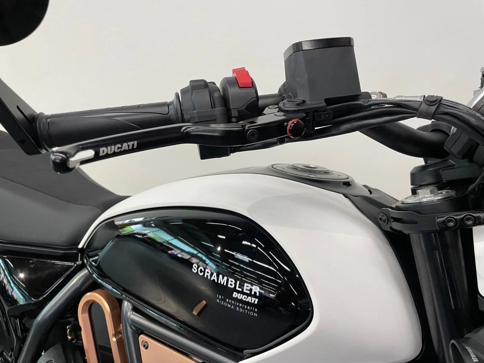 Ducati Scrambler 10° Anniversario Rizoma Edition