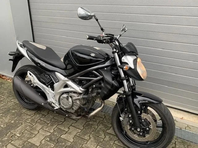 Suzuki SFV 650 Gladius