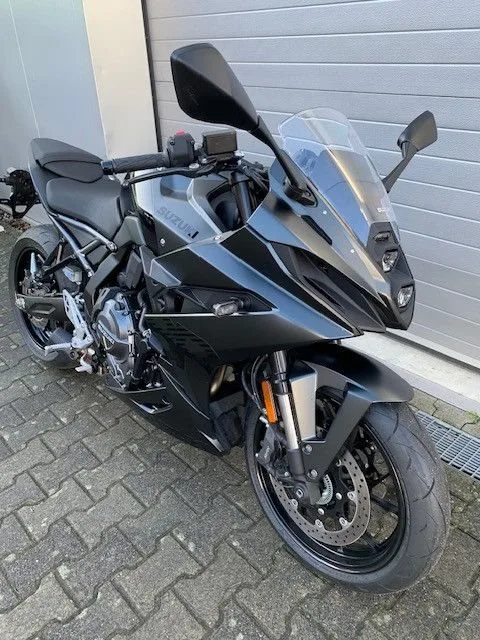 Suzuki GSX-8R GSX 8 R