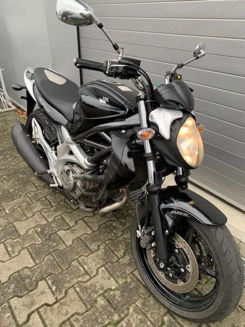 Suzuki SFV 650 Gladius