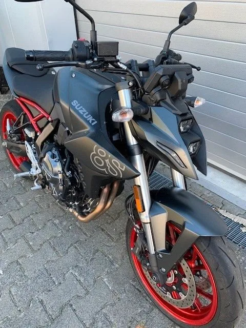 Suzuki GSX-8S