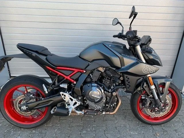 Suzuki GSX-8S