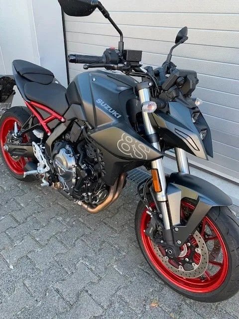 Suzuki GSX-8S