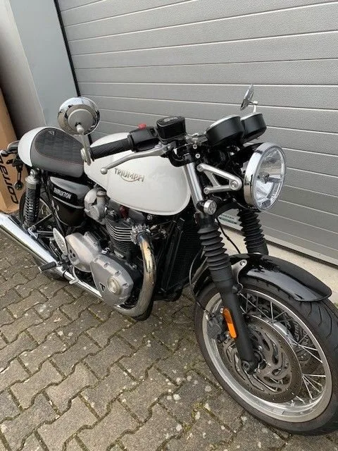 Triumph Thruxton 1200