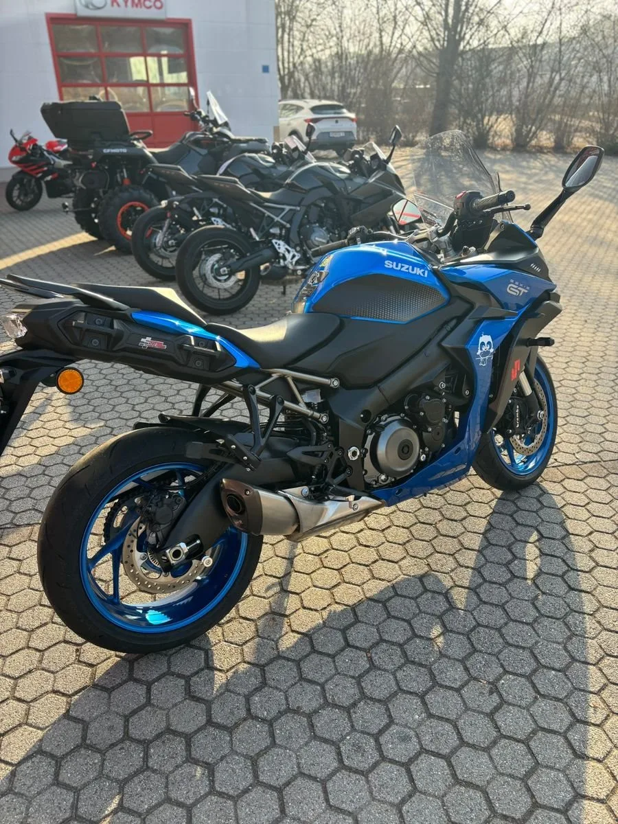 Suzuki GSX-S1000GT Top