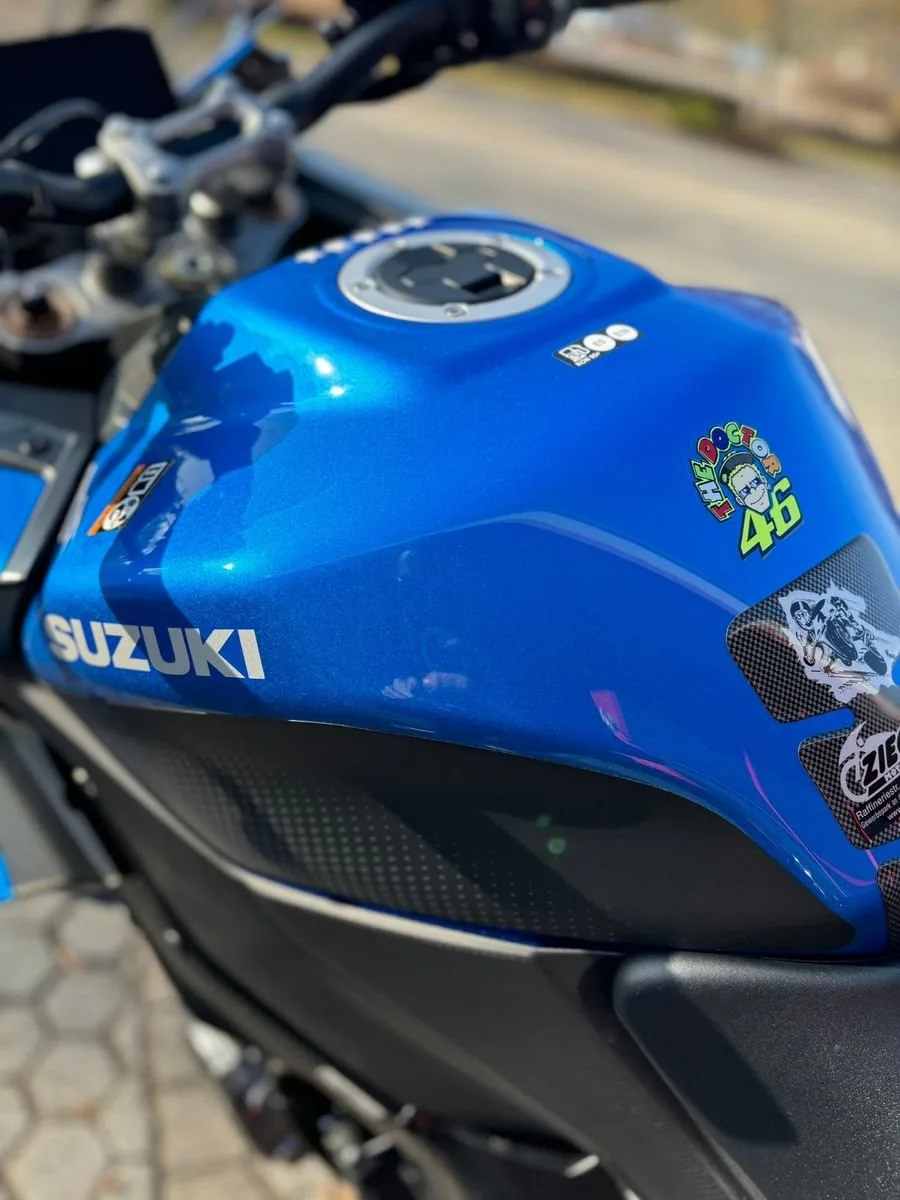 Suzuki GSX-S1000GT Top