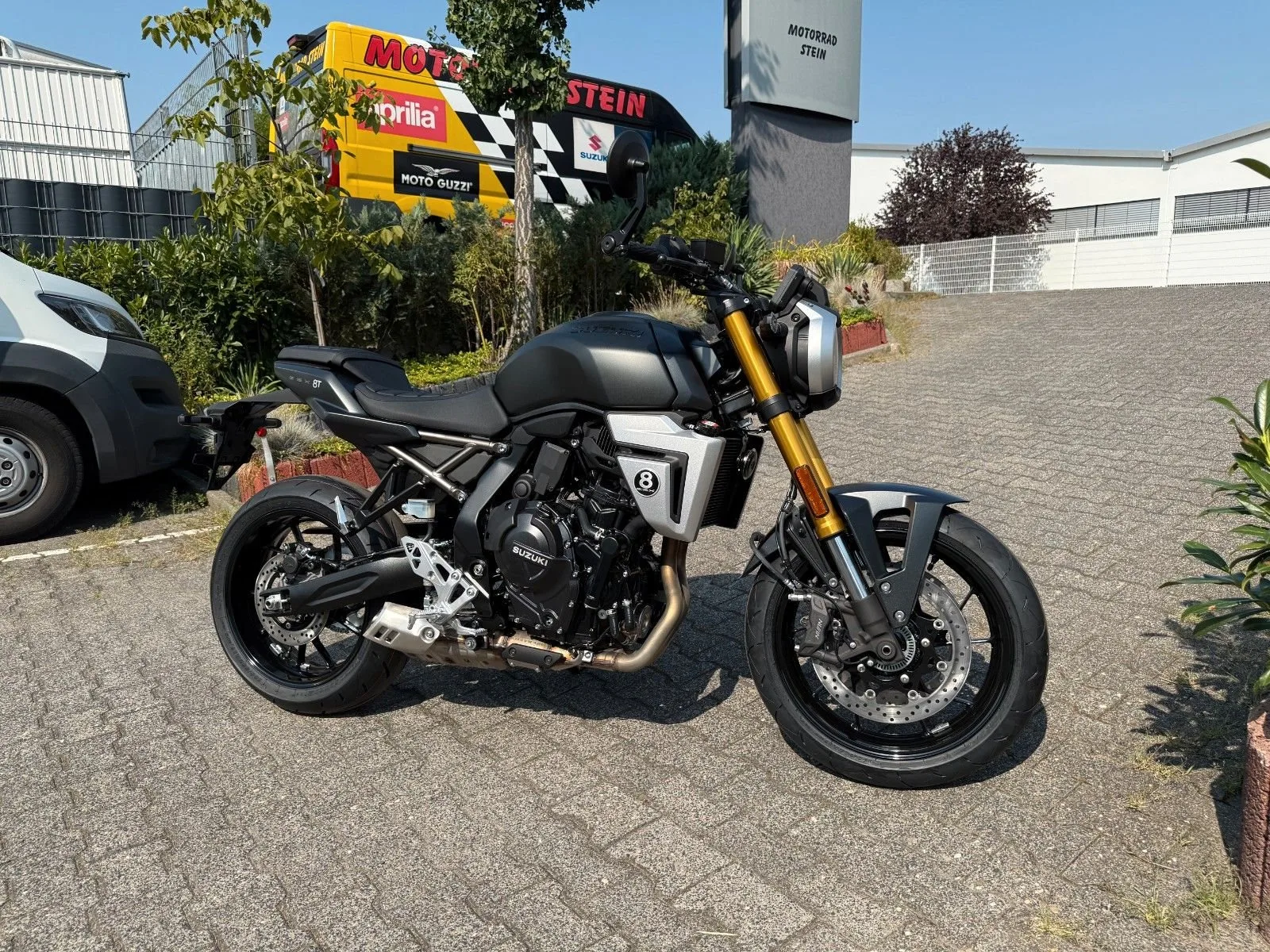 Suzuki GSX-8T