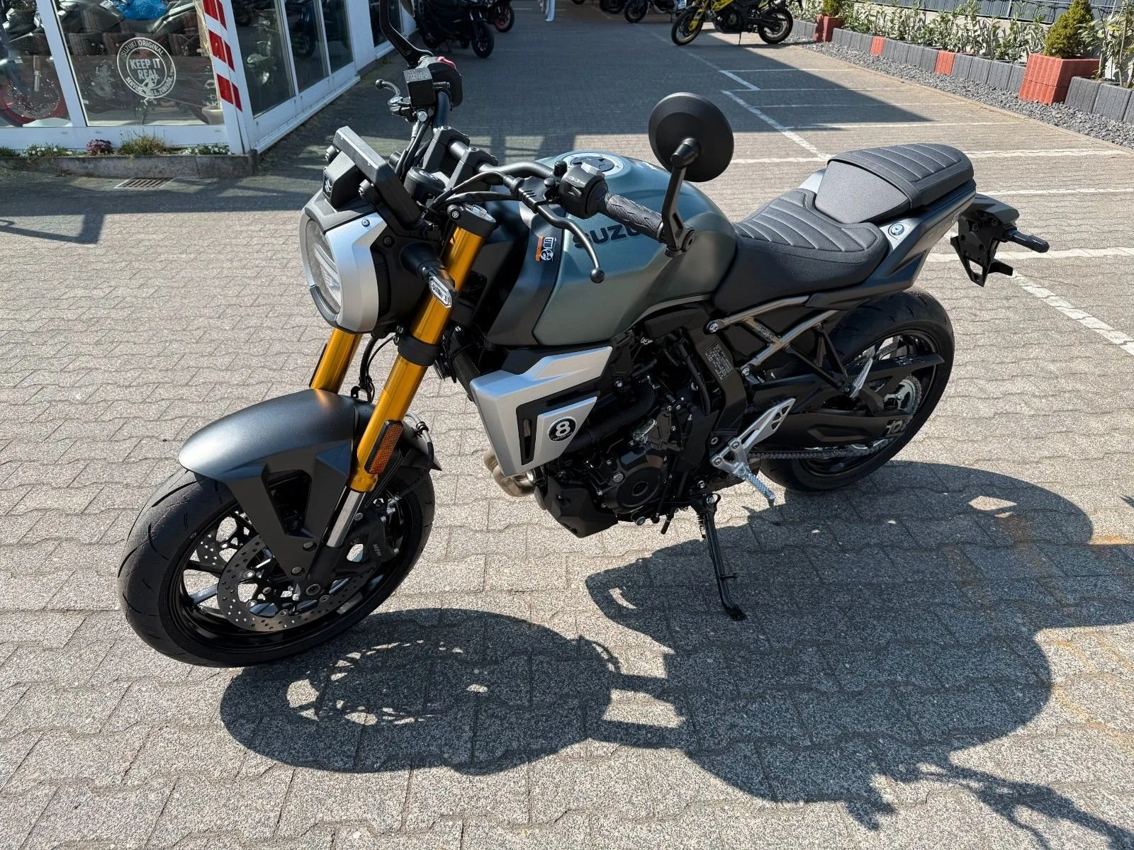 Suzuki GSX-8T