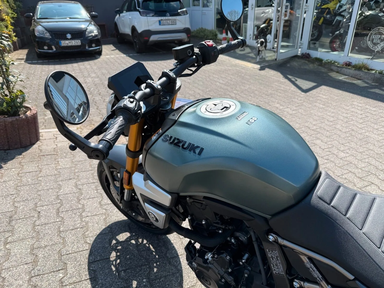 Suzuki GSX-8T