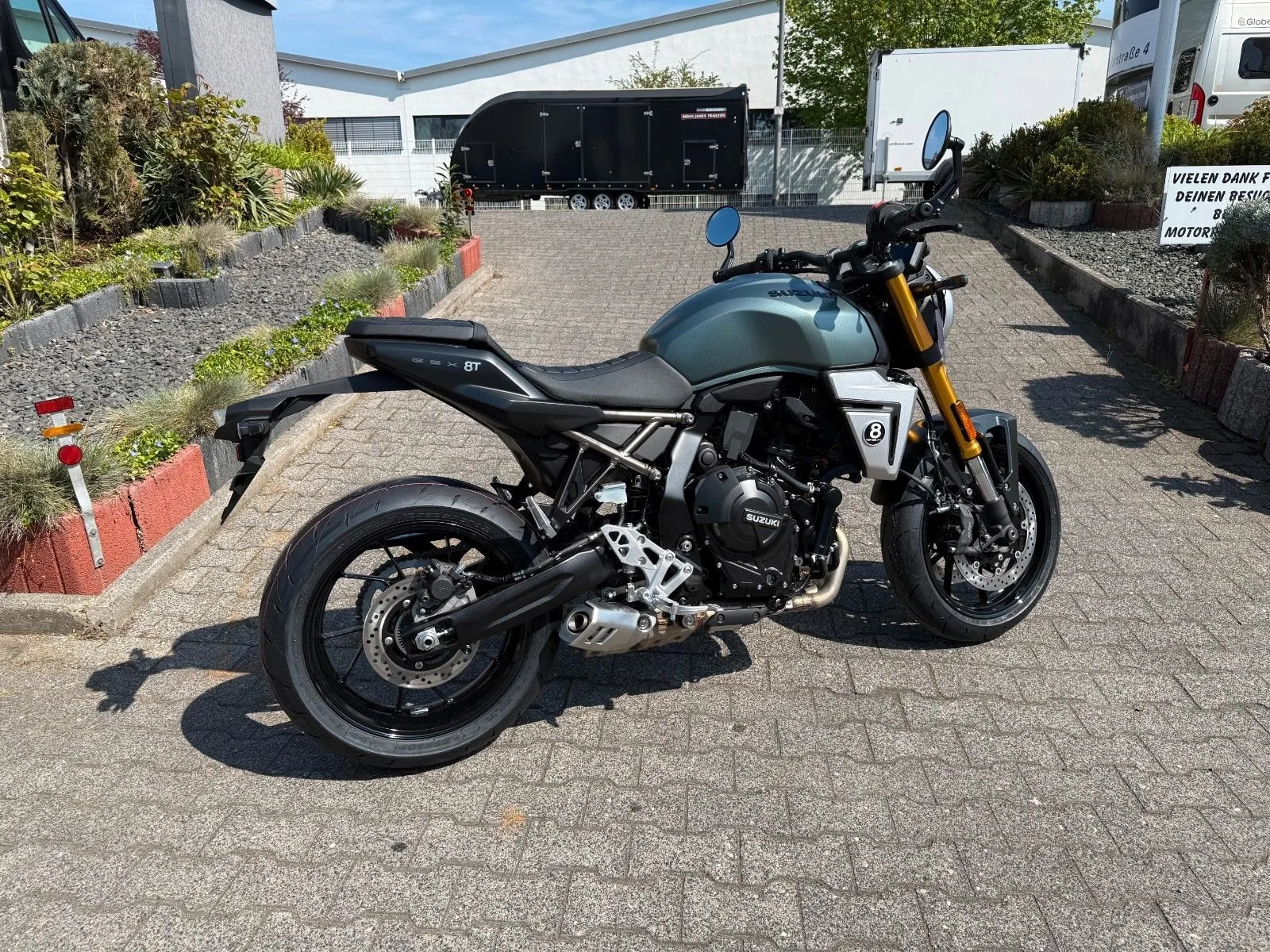 Suzuki GSX-8T