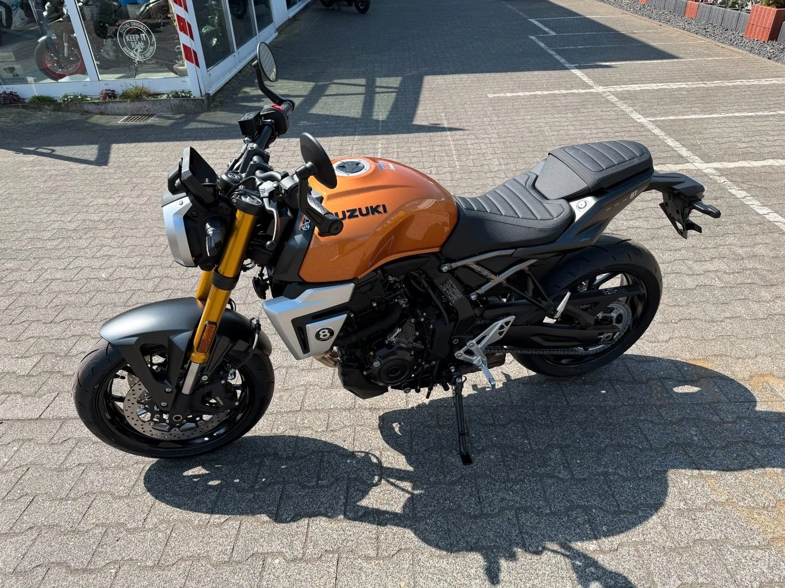 Suzuki GSX-8T