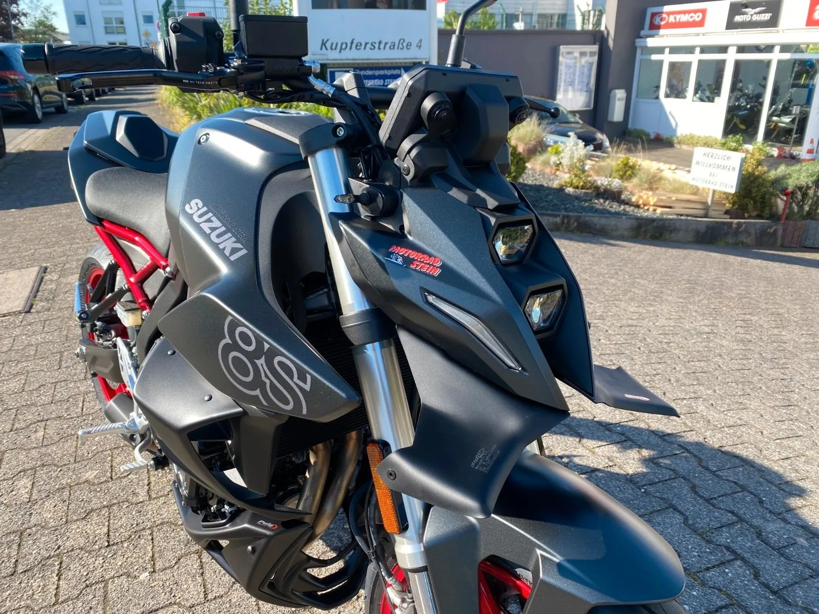 Suzuki GSX-8S
