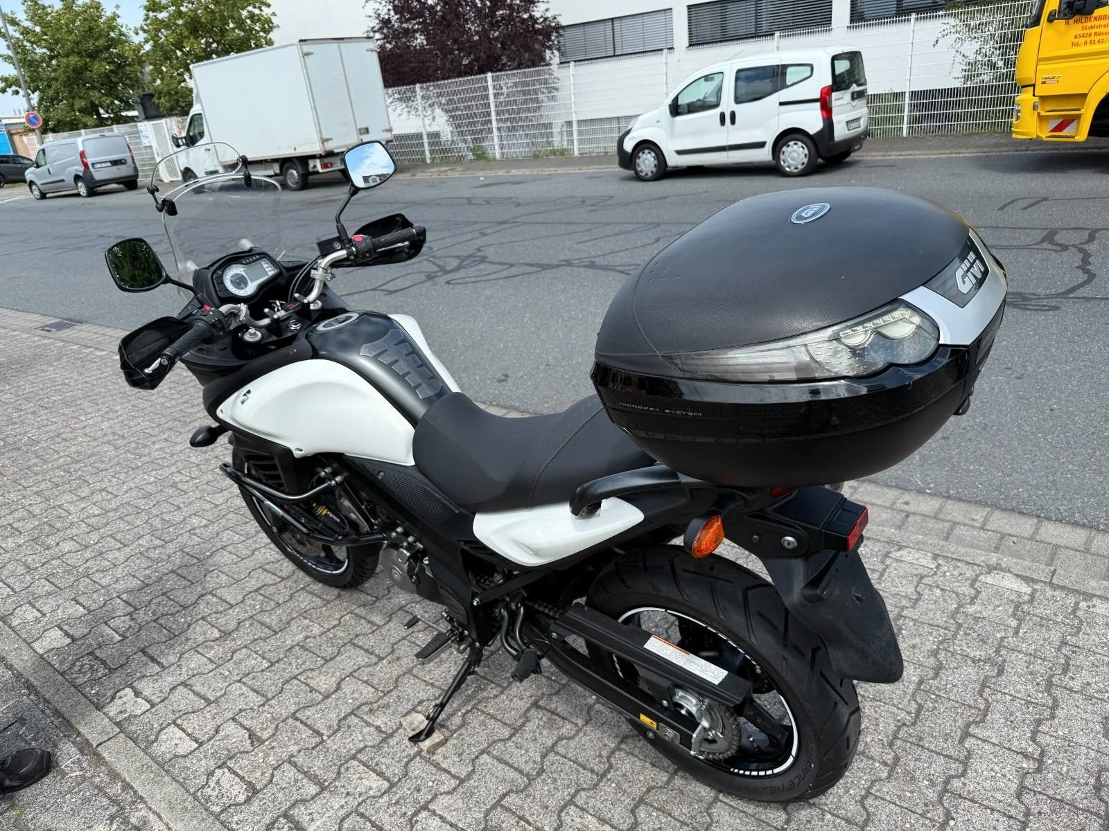 Suzuki V-Strom 650