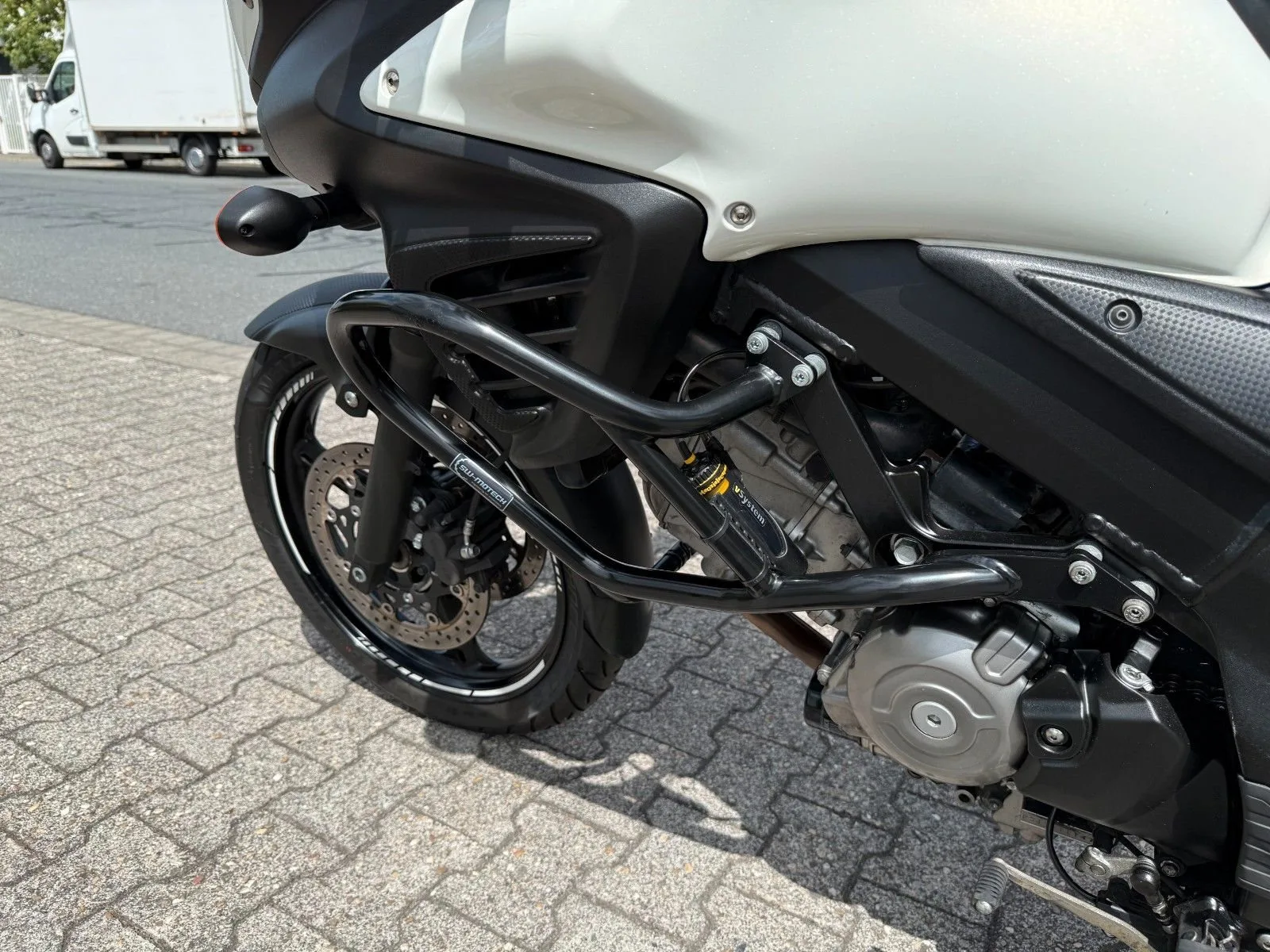 Suzuki V-Strom 650