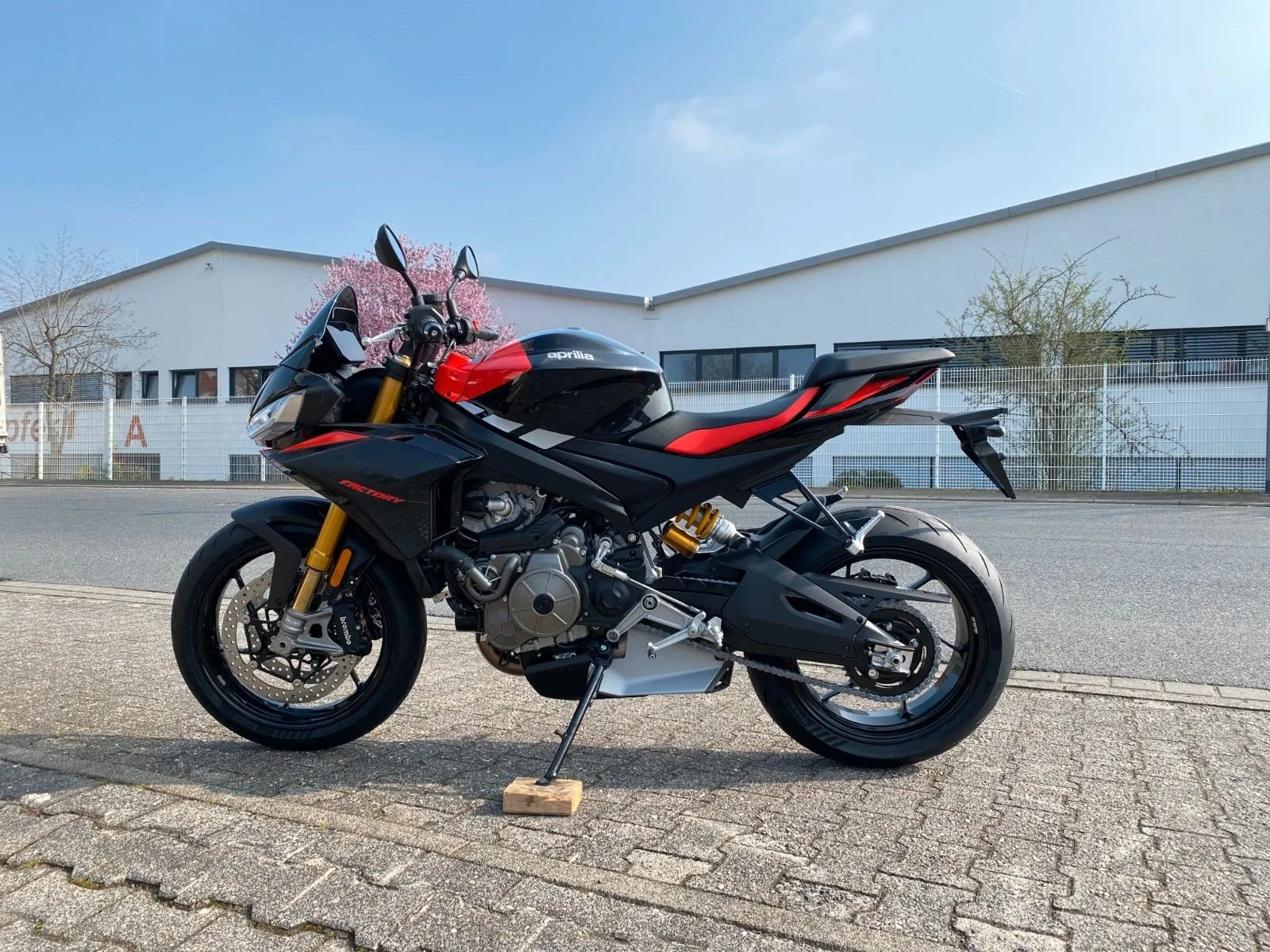 Aprilia Tuono 660 Factory