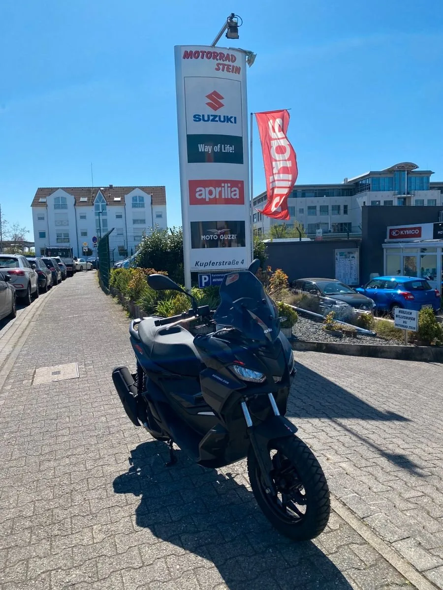 Aprilia SR GT 200