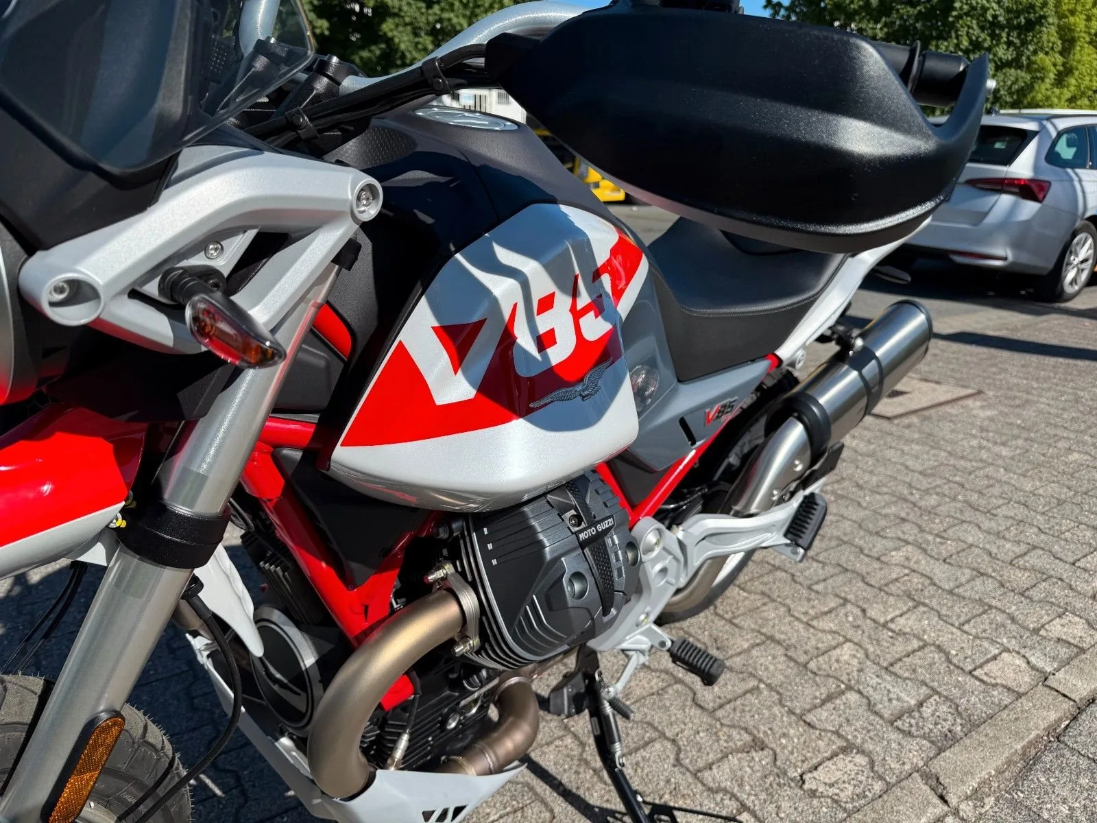 Moto Guzzi V85 TT