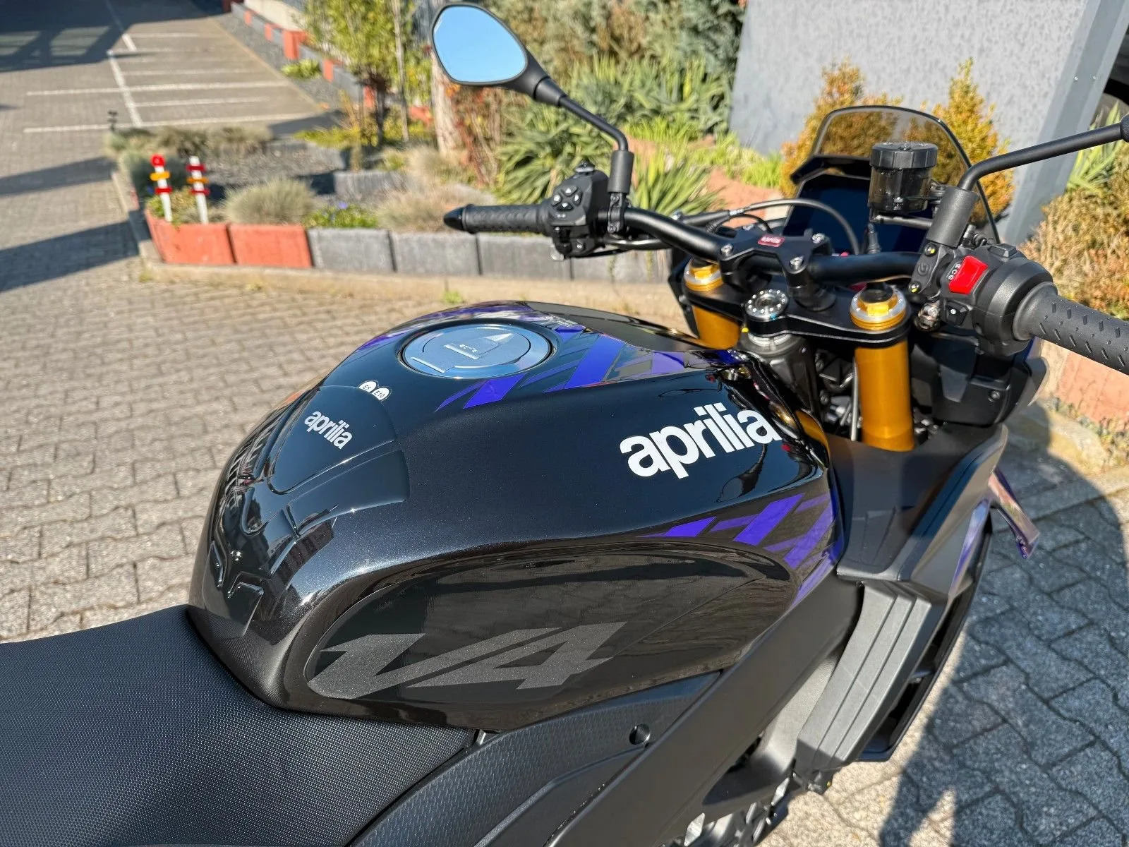 Aprilia Tuono V4 1100 Factory
