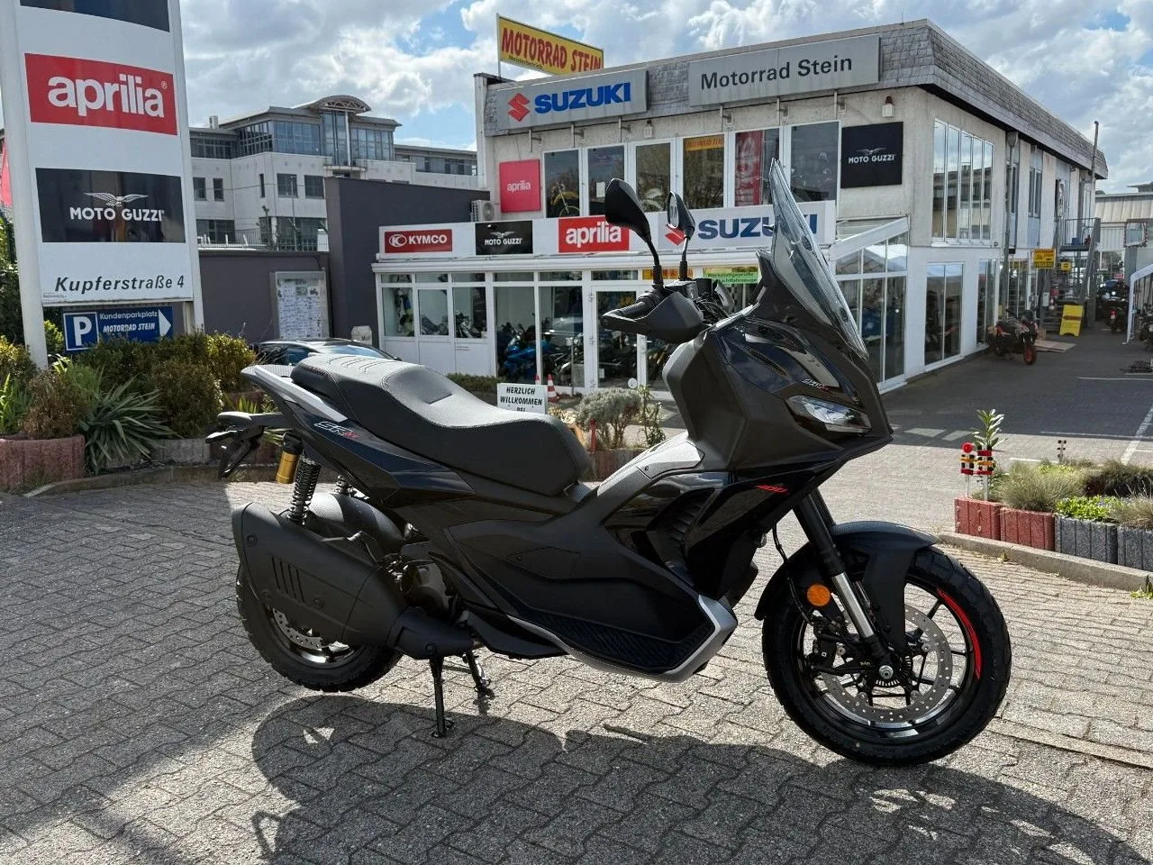 Aprilia SR GT 400