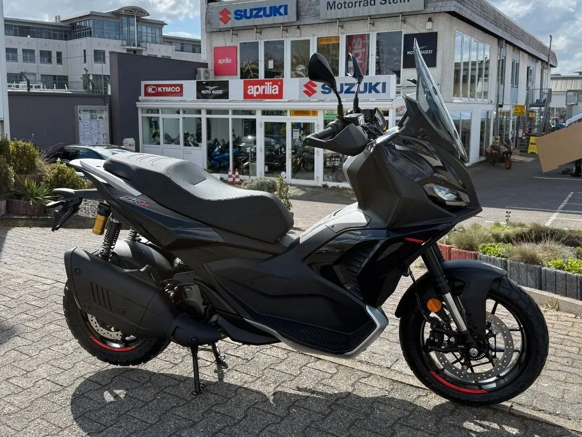 Aprilia SR GT 400