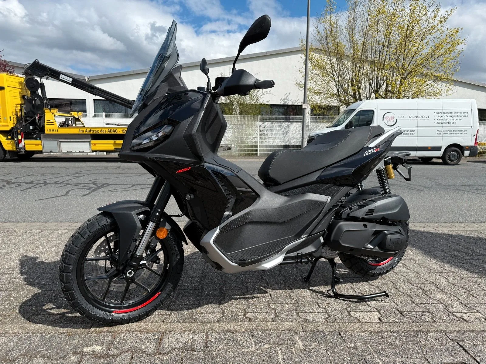 Aprilia SR GT 400
