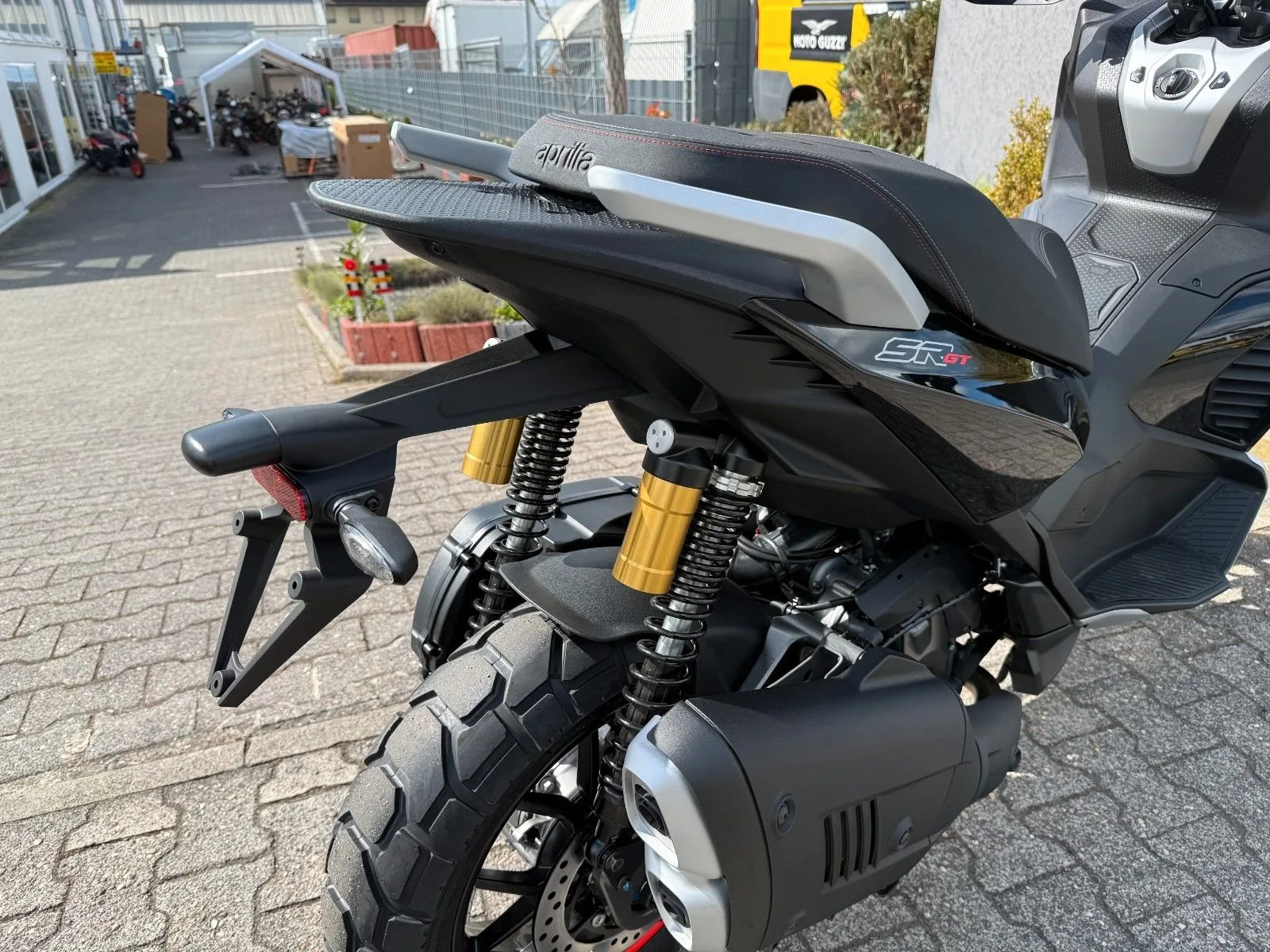 Aprilia SR GT 400