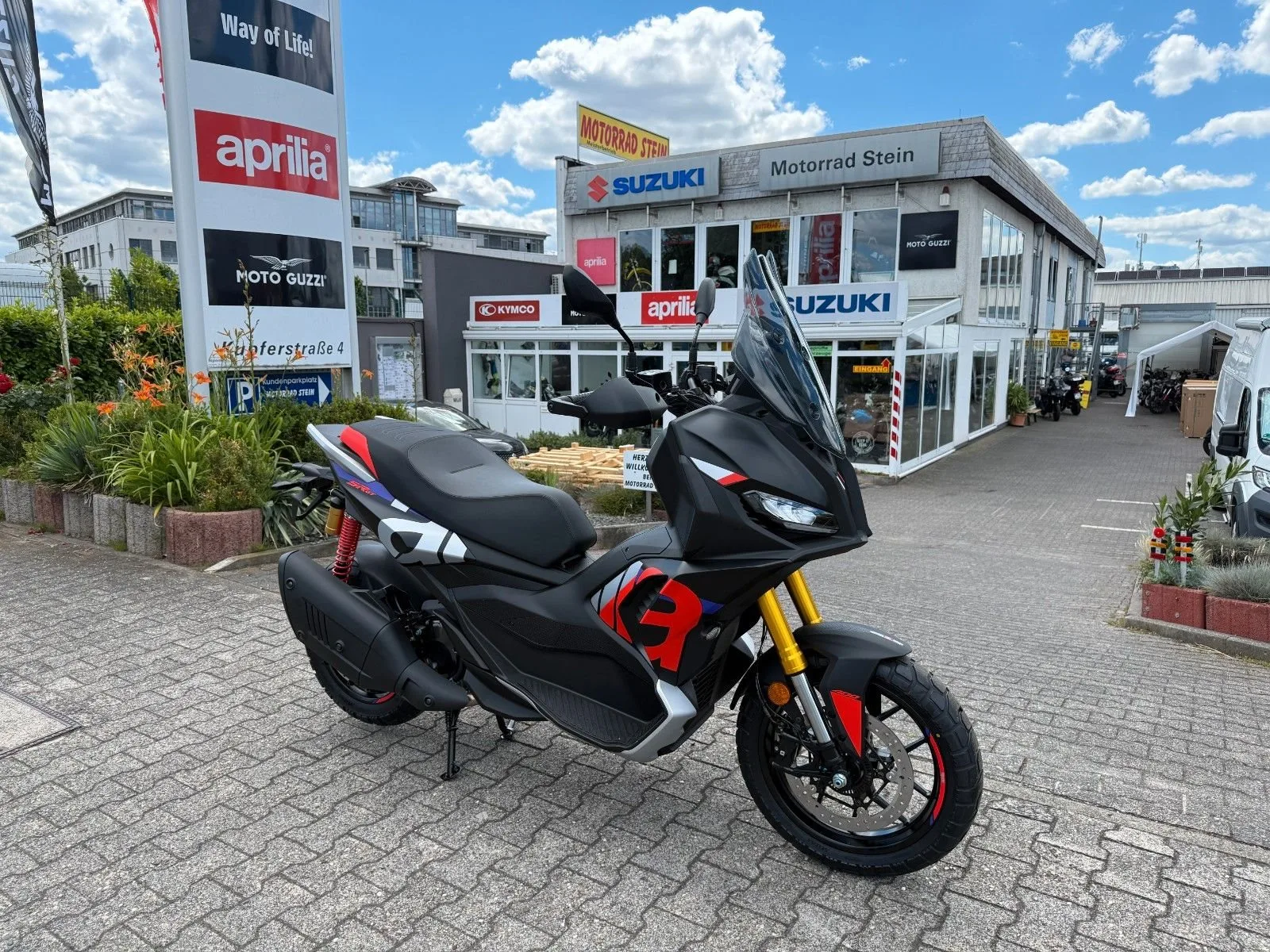 Aprilia SR GT 400