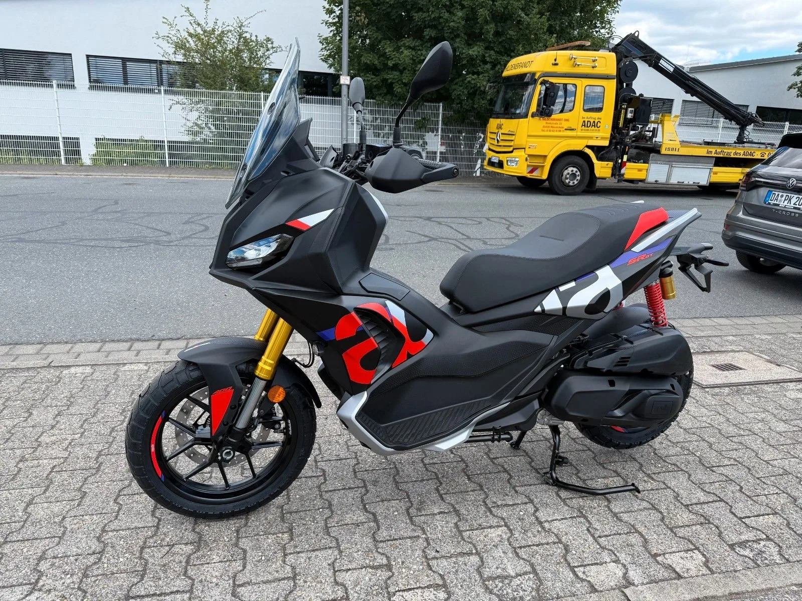 Aprilia SR GT 400