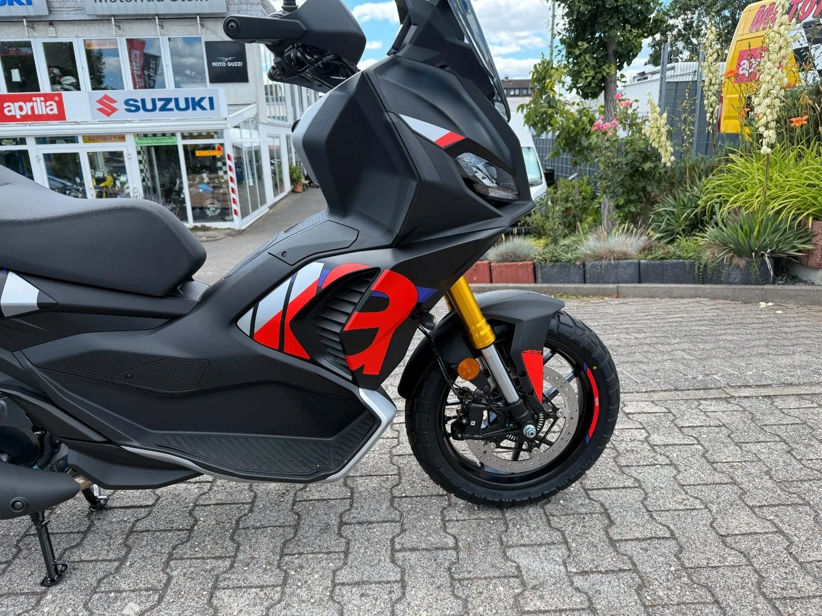 Aprilia SR GT 400