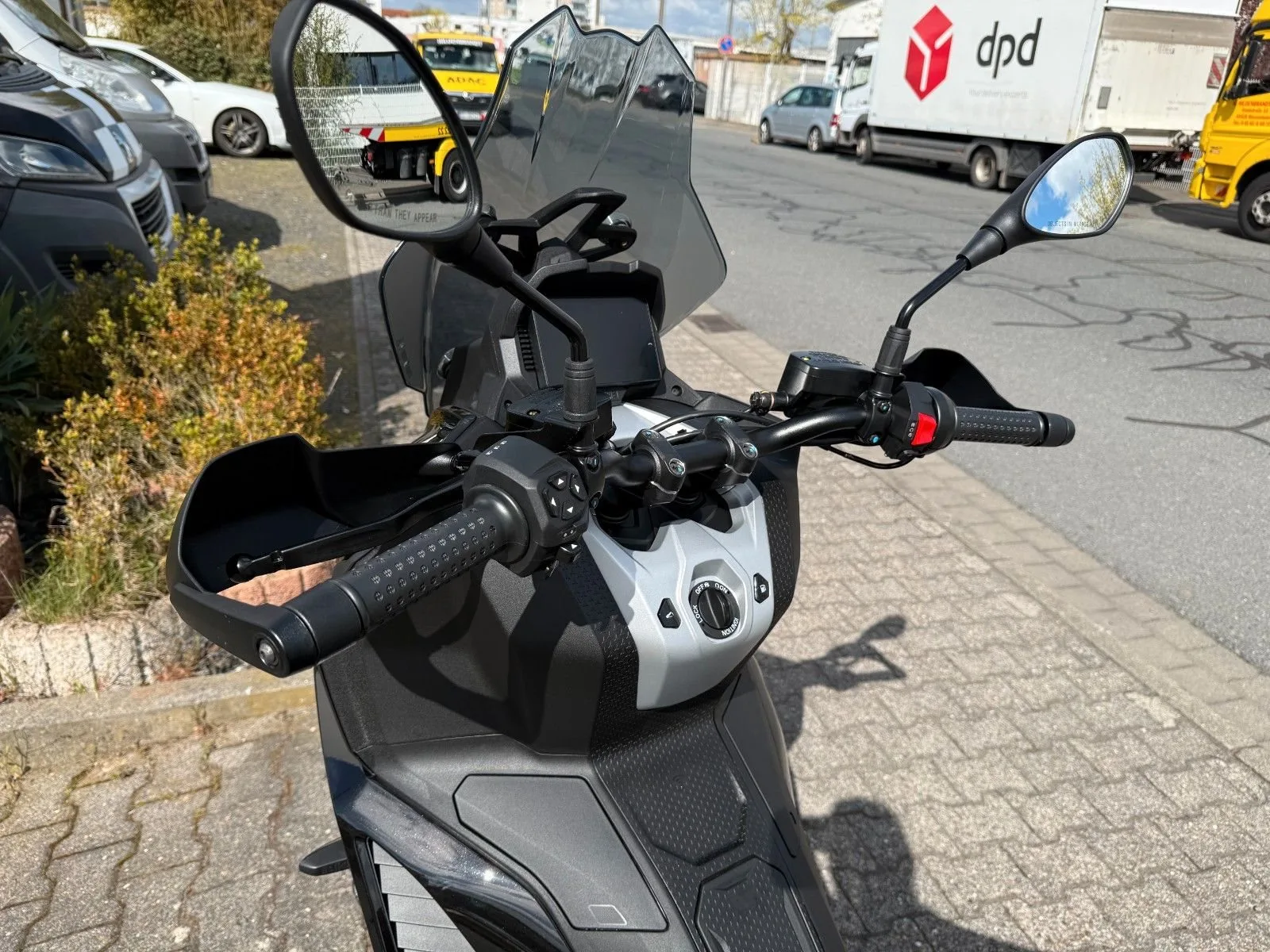 Aprilia SR GT 400