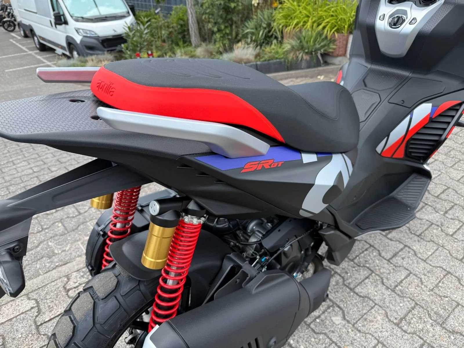 Aprilia SR GT 400