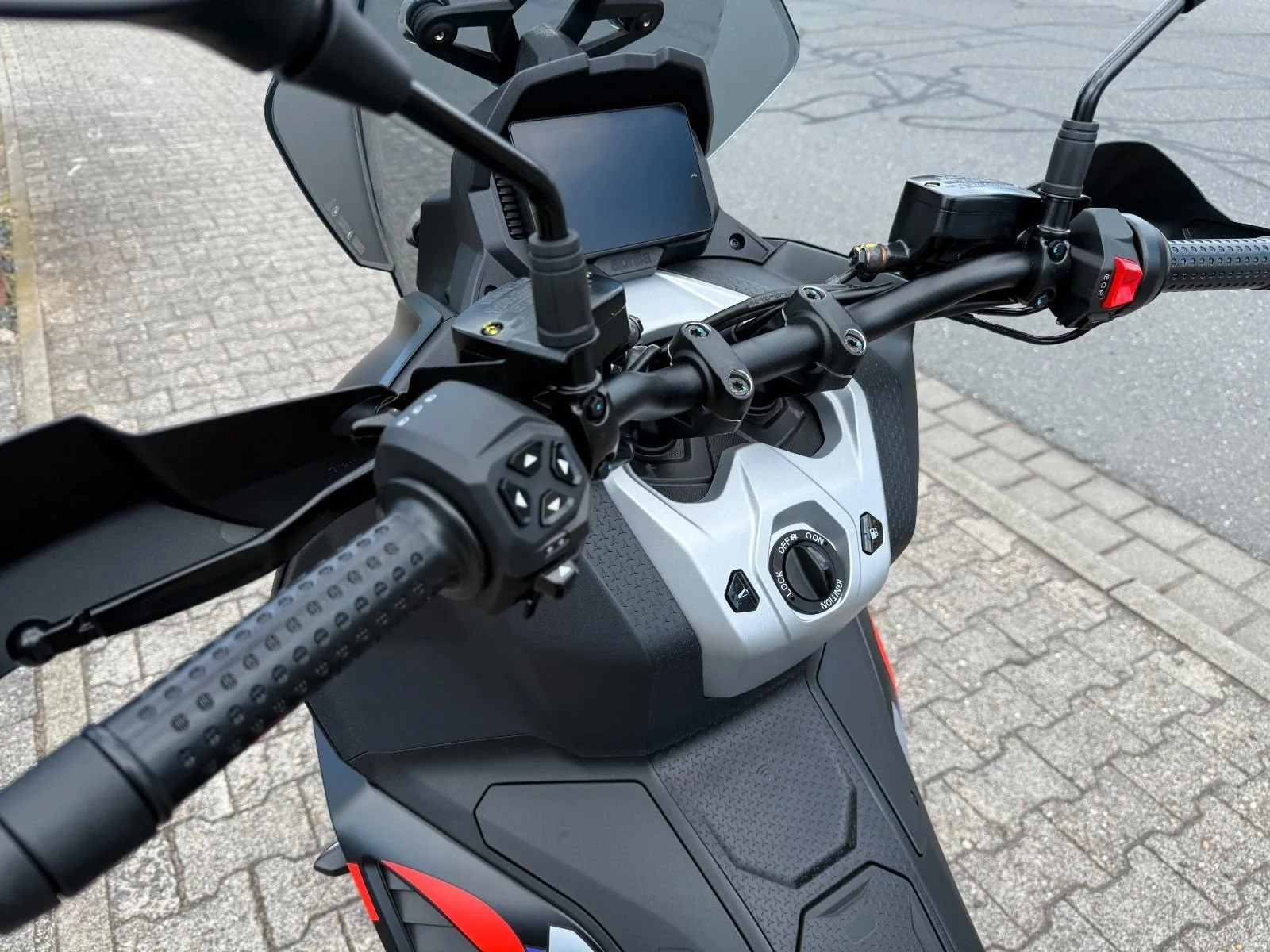 Aprilia SR GT 400