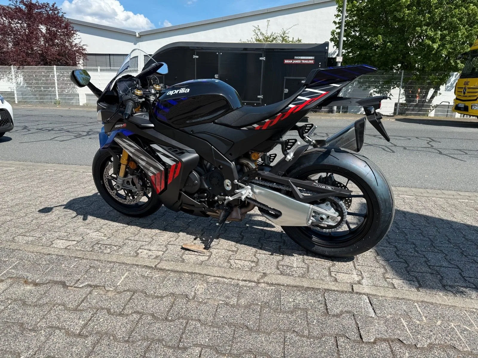 Aprilia RSV4 1100 Factory