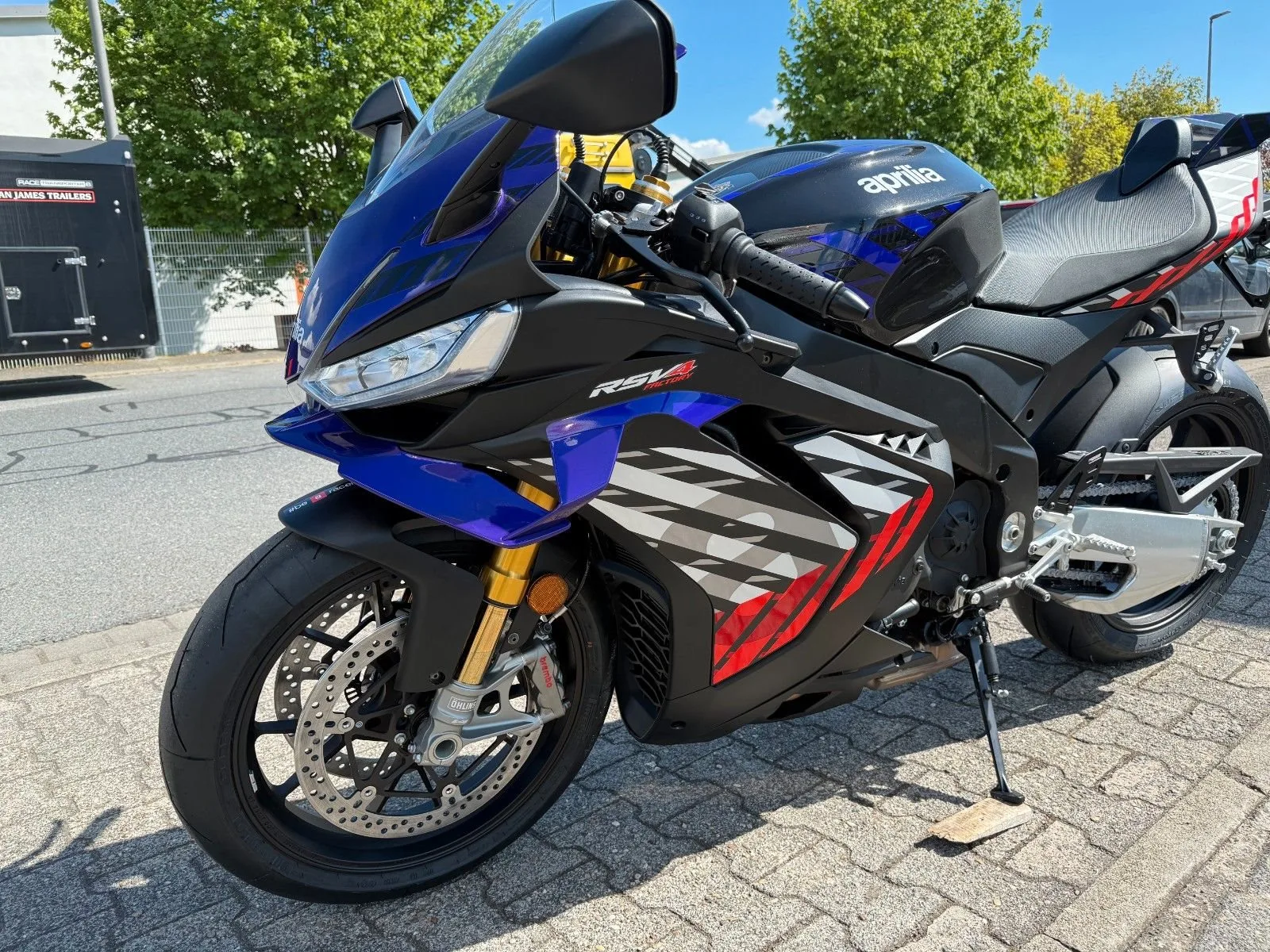 Aprilia RSV4 1100 Factory