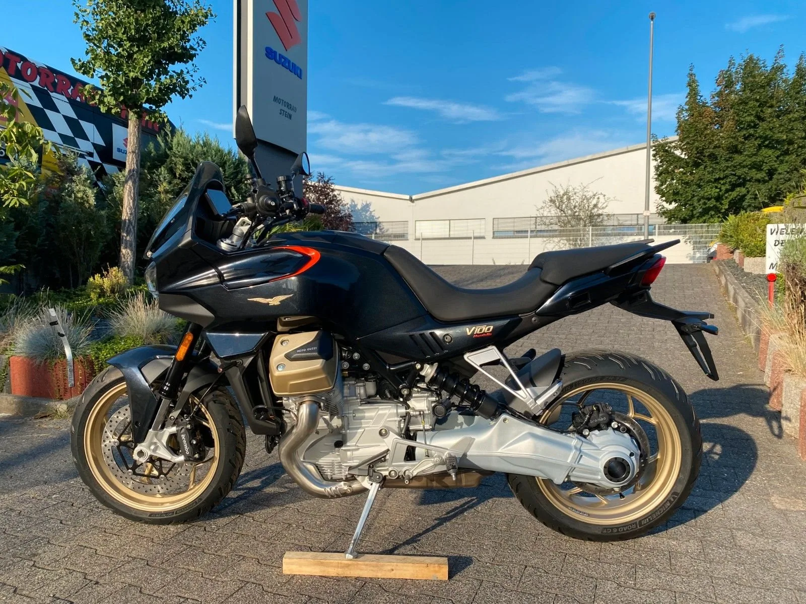 Moto Guzzi V100 Mandello