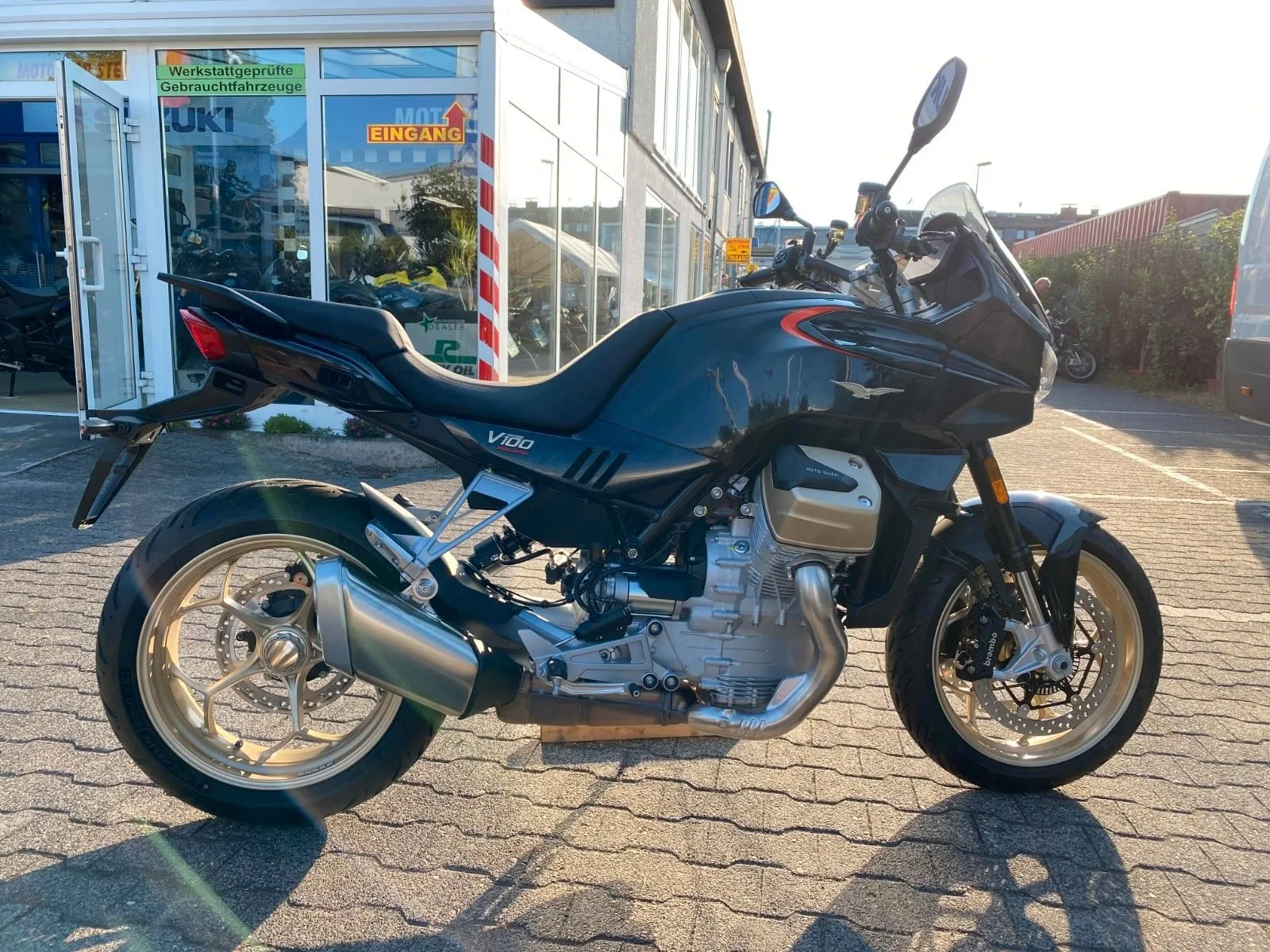 Moto Guzzi V100 Mandello