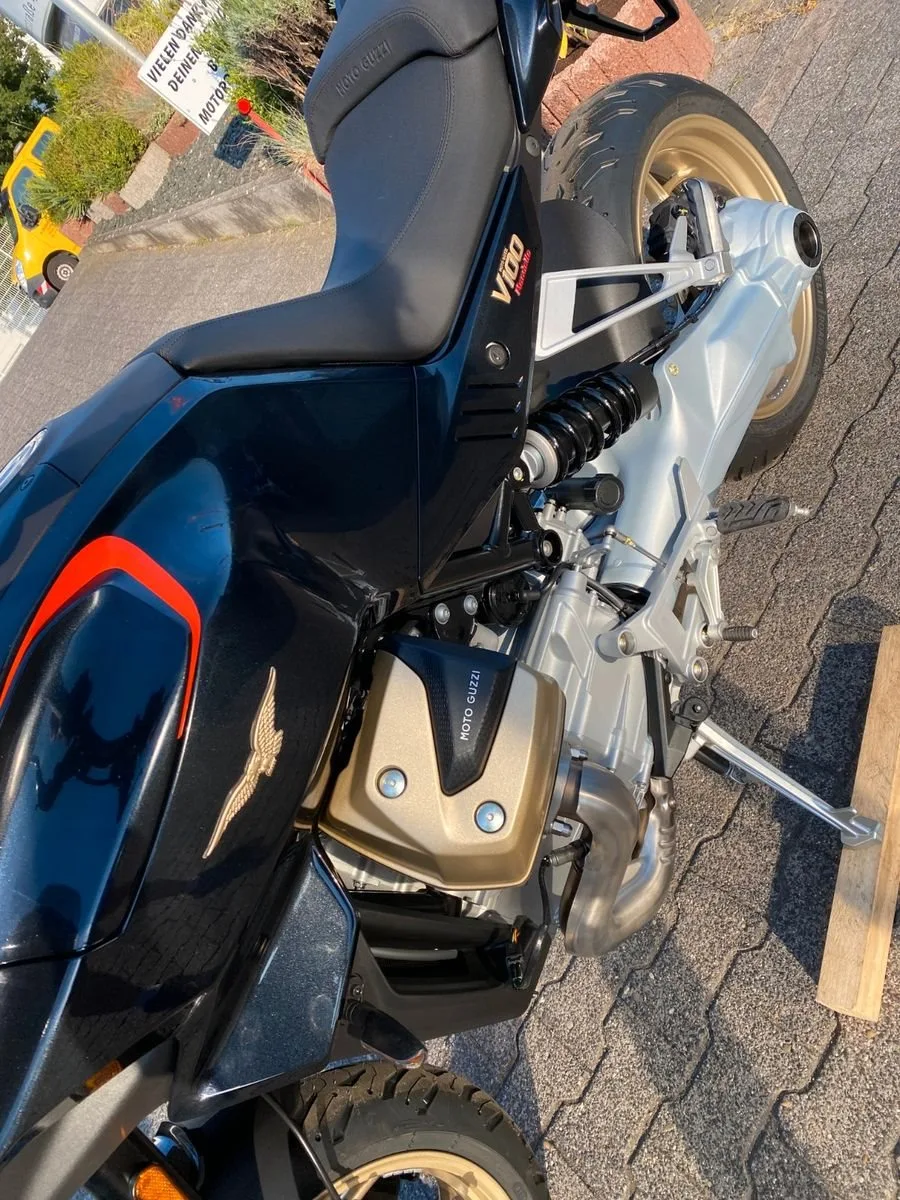 Moto Guzzi V100 Mandello