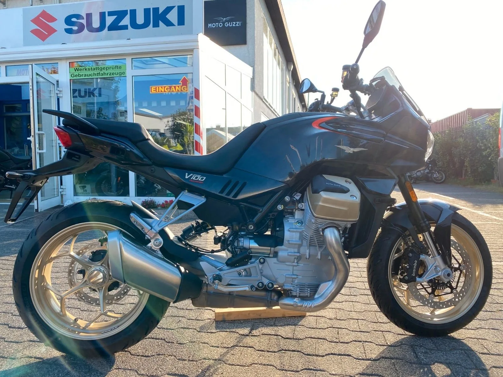 Moto Guzzi V100 Mandello