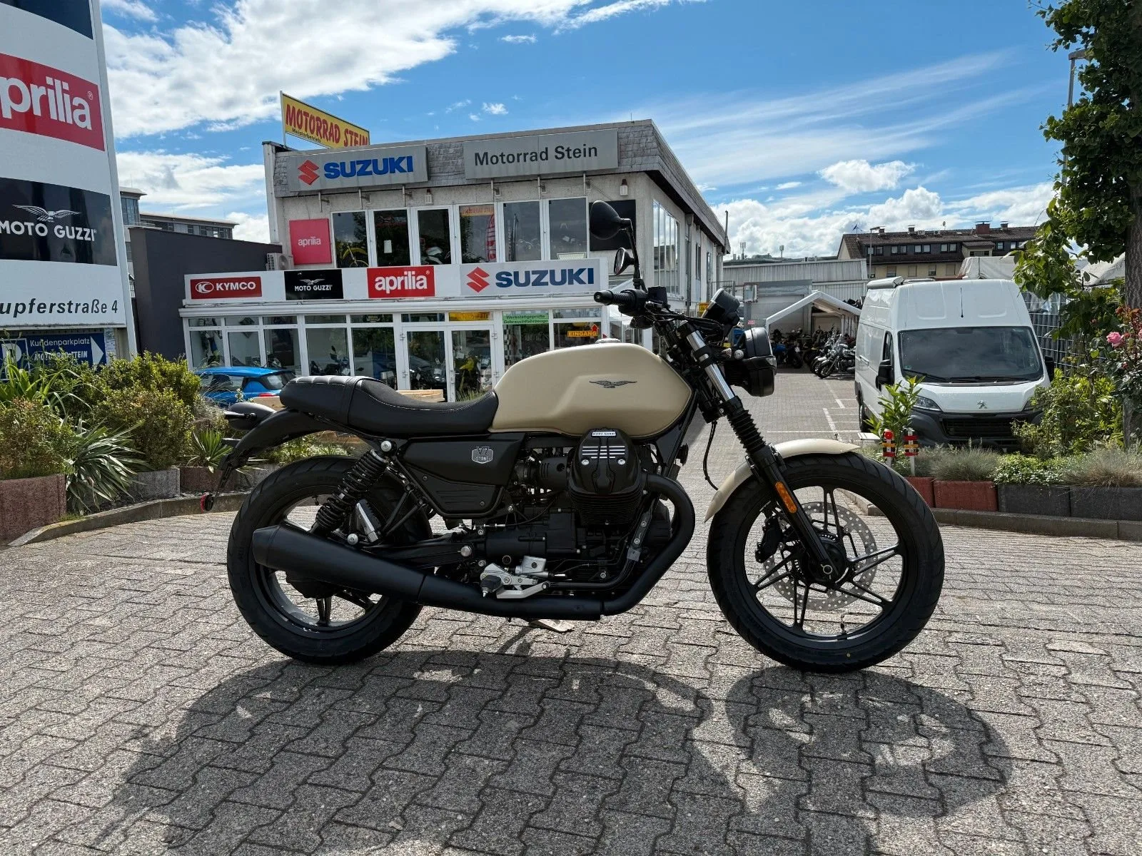 Moto Guzzi V7 Stone