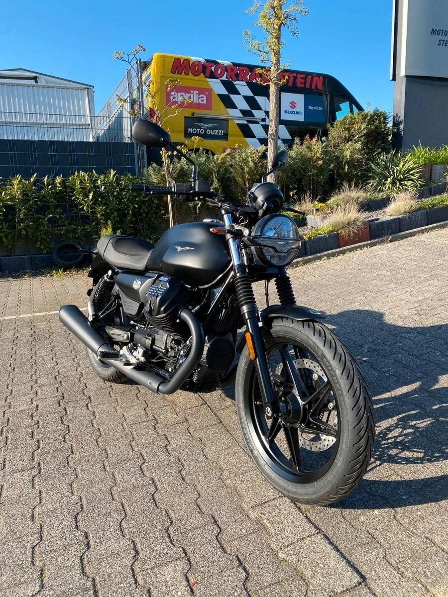 Moto Guzzi V7 Stone