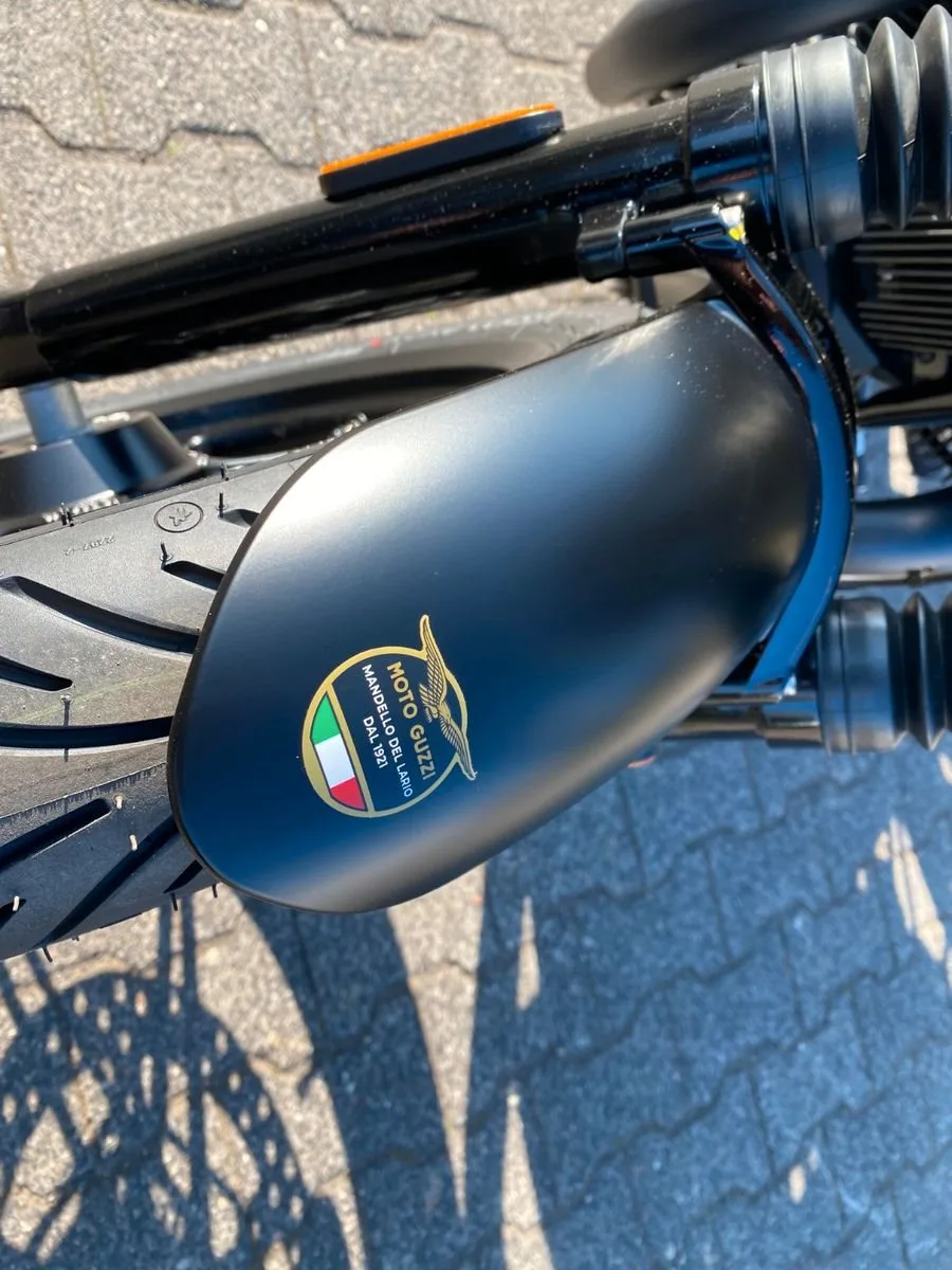 Moto Guzzi V7 Stone