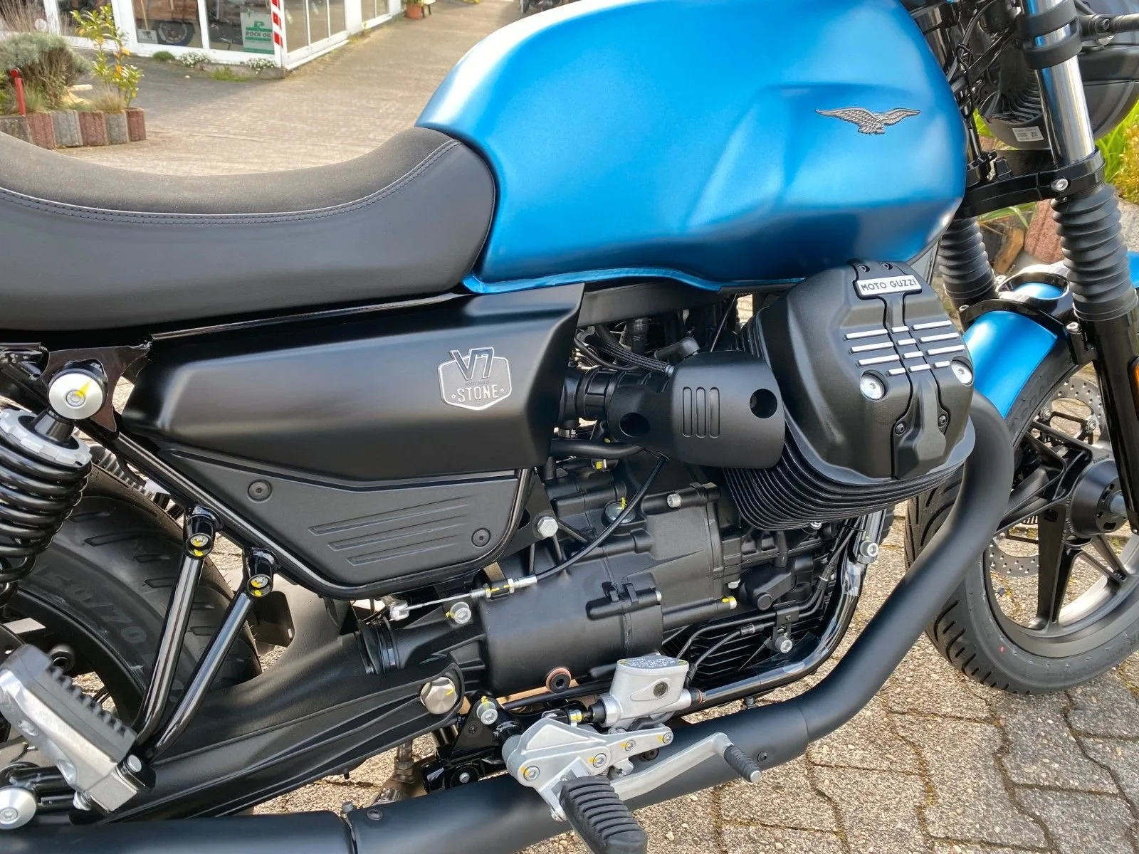 Moto Guzzi V7 Stone