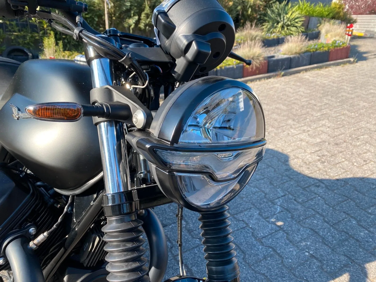 Moto Guzzi V7 Stone