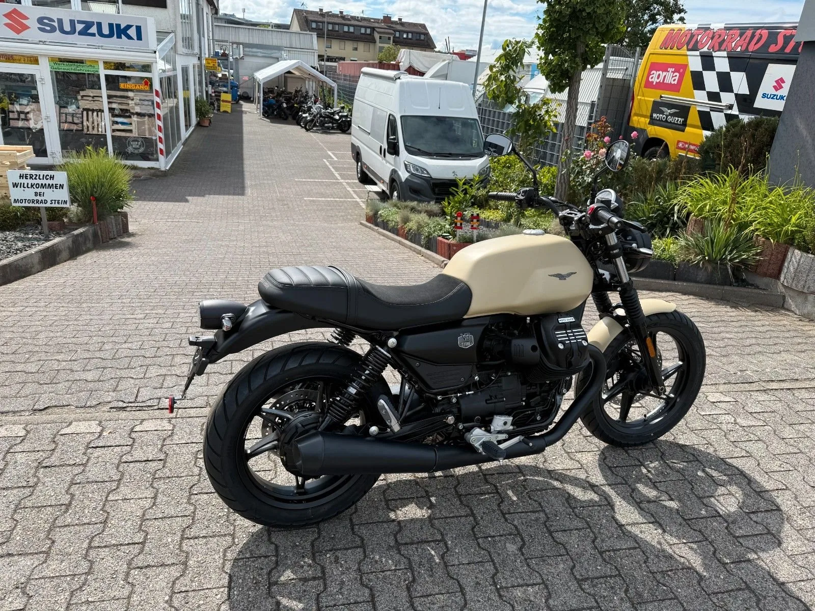 Moto Guzzi V7 Stone
