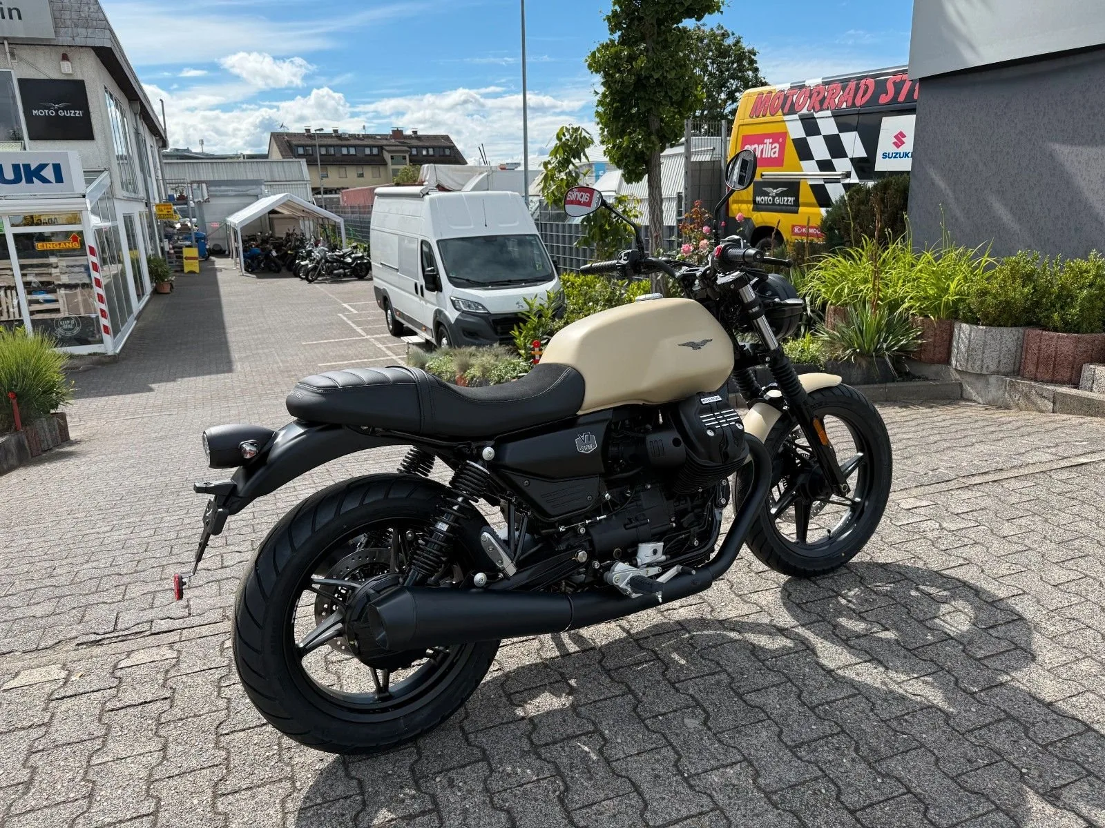 Moto Guzzi V7 Stone