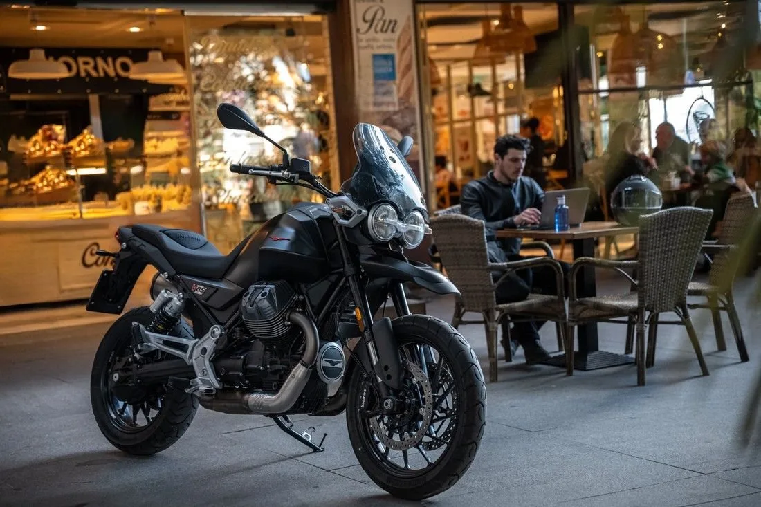 Moto Guzzi V85 Strada
