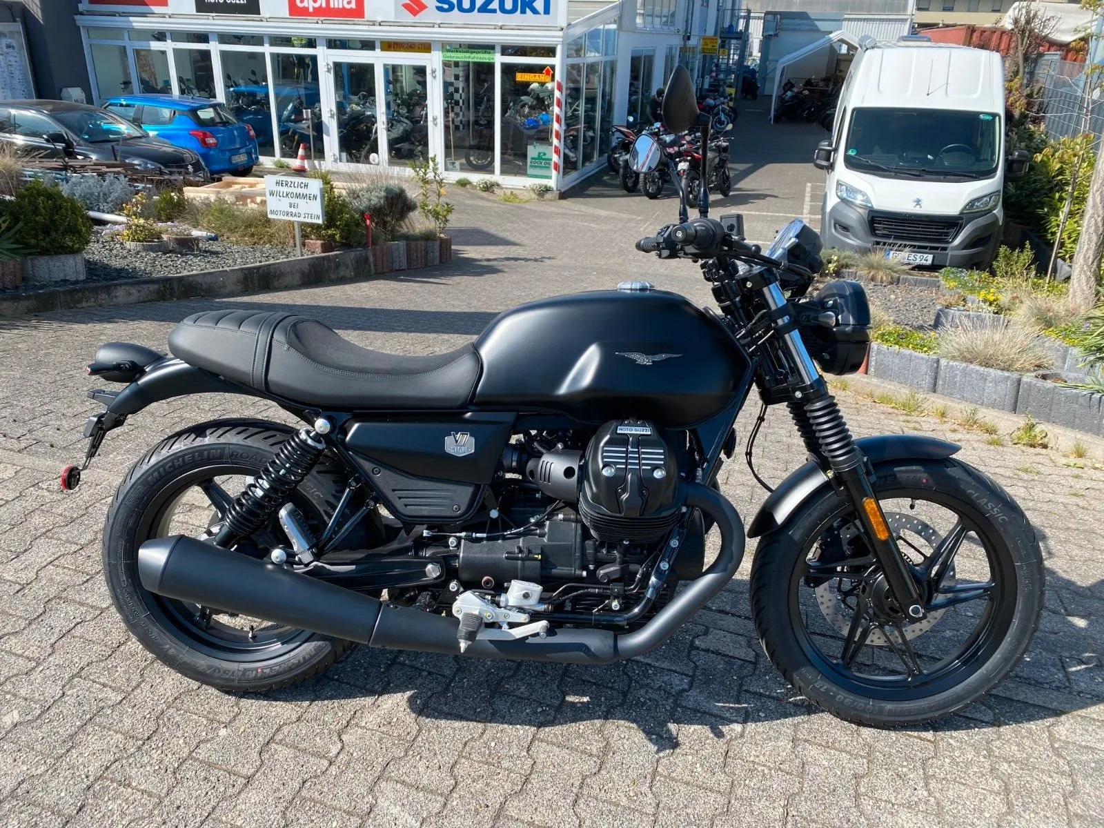 Moto Guzzi V7 Stone